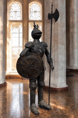 Suit armour large and - suit, of